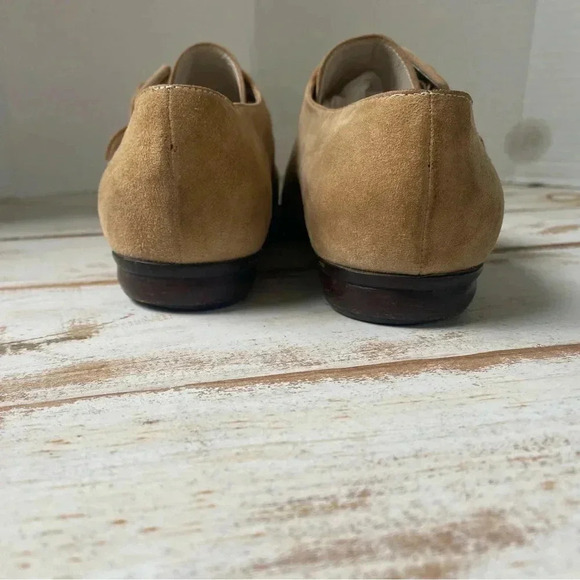 GIORGIO ARMANI women’s tan suede Oxford shoes buckle size 35 Italy almond toe - Picture 10 of 16